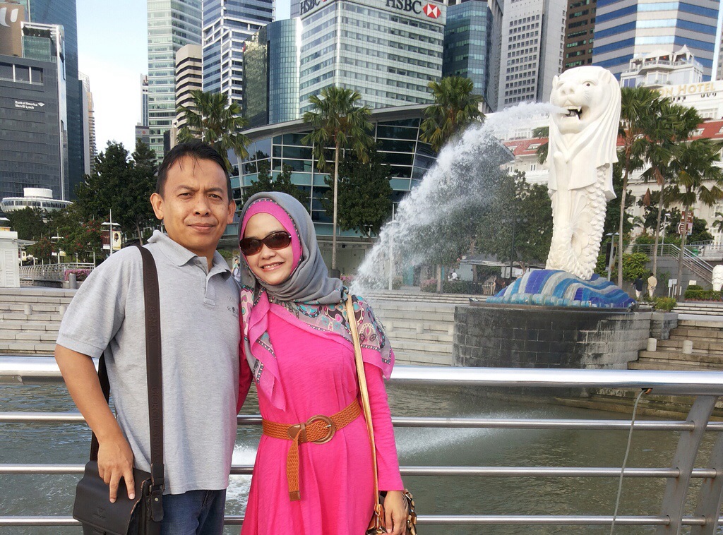 Hery Azwan dan Yuli di Merlion
