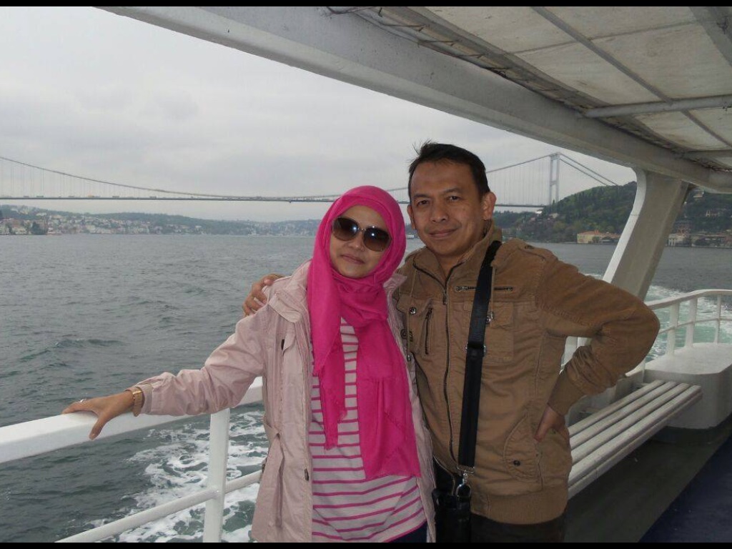 Di atas ferry menjelajah selat Bosphorus